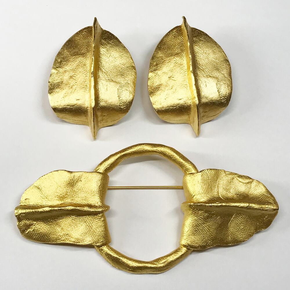 CAROL DAUPLAISE Brooch Earring Oversized Hammered Gold Tone Abstract Modernist